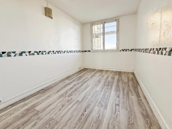EXCLUSIVITÉ – 3 PIÈCES REFAIT À NEUF – DOUBLE BALCON – RAVALEMENT PAYÉ – RER À PIED