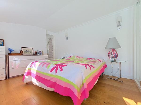 Maison a tinqueux avec parking et jardin