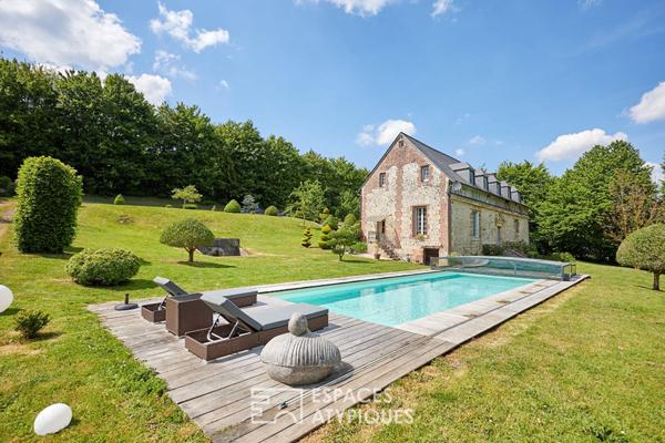 Manoir d’exception rénové et sa piscine nichés dans un parc