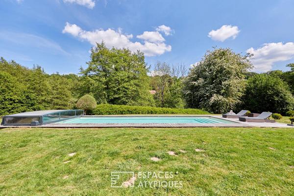 Manoir d’exception rénové et sa piscine nichés dans un parc