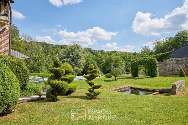 Manoir d’exception rénové et sa piscine nichés dans un parc