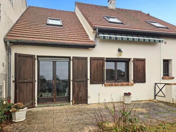 PROCHE CENTRE-VILLE- Maison, DPE D, Chambre en rez-de-chaussée et sous-sol total.