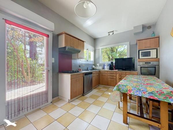 Maison 222 000 € Ussac 6 p 137 m² DPE F