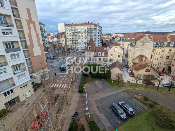 Appartement meublé avec balcon et vue dégagée - Place Flore - idéal investisseur