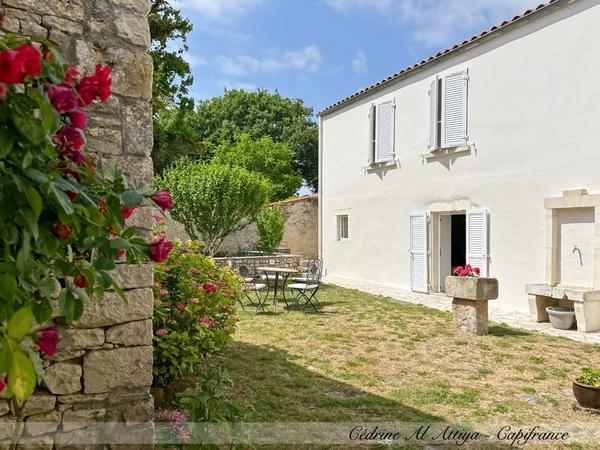Propriété à vendre 318m2 habitables, 11 pièces, 7 chambres, parcelle de 1700m2 environ, jardin, garage, piscine, dépendances