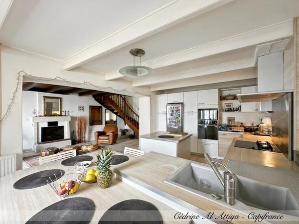 Propriété à vendre 318m2 habitables, 11 pièces, 7 chambres, parcelle de 1700m2 environ, jardin, garage, piscine, dépendances
