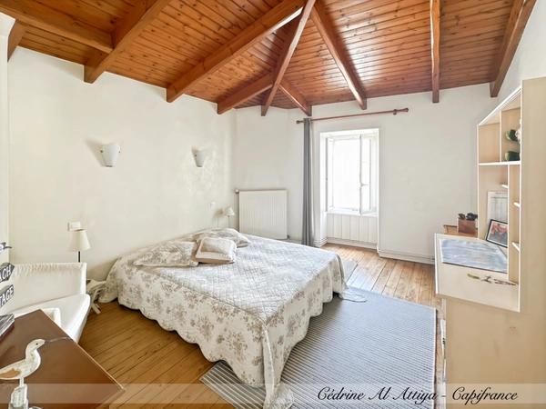 Propriété à vendre 318m2 habitables, 11 pièces, 7 chambres, parcelle de 1700m2 environ, jardin, garage, piscine, dépendances