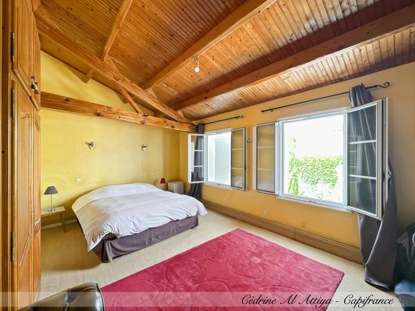 Propriété à vendre 318m2 habitables, 11 pièces, 7 chambres, parcelle de 1700m2 environ, jardin, garage, piscine, dépendances
