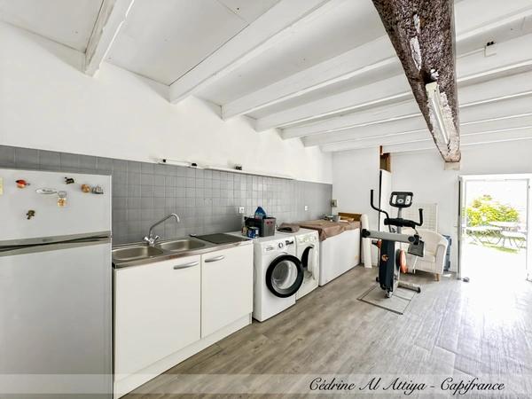 Propriété à vendre 318m2 habitables, 11 pièces, 7 chambres, parcelle de 1700m2 environ, jardin, garage, piscine, dépendances