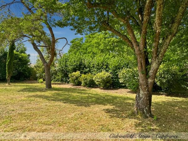 Propriété à vendre 318m2 habitables, 11 pièces, 7 chambres, parcelle de 1700m2 environ, jardin, garage, piscine, dépendances