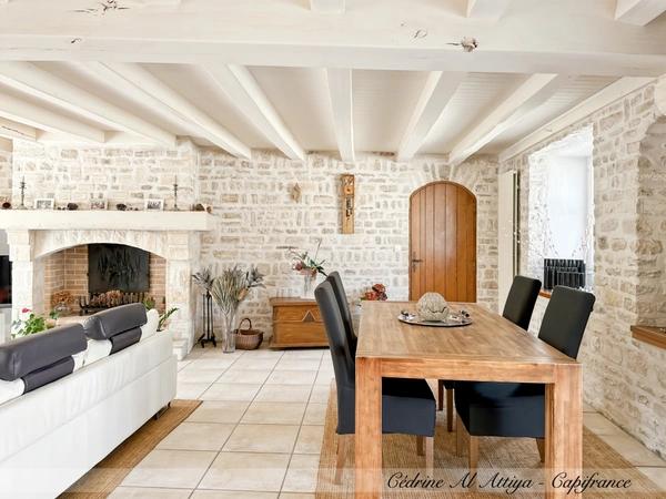 Propriété à vendre 318m2 habitables, 11 pièces, 7 chambres, parcelle de 1700m2 environ, jardin, garage, piscine, dépendances