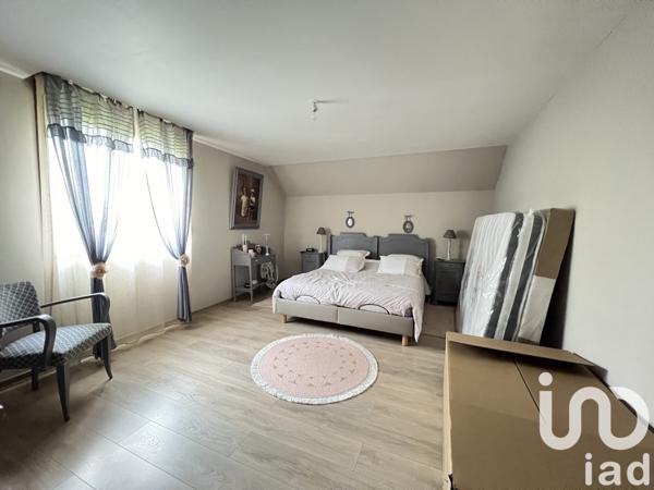 Maison 7 pièces de 220 m² à Coudrecieux (72440)