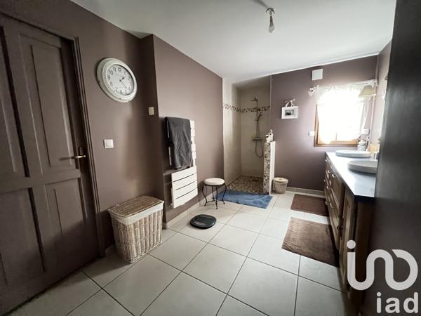 Maison 7 pièces de 220 m² à Coudrecieux (72440)