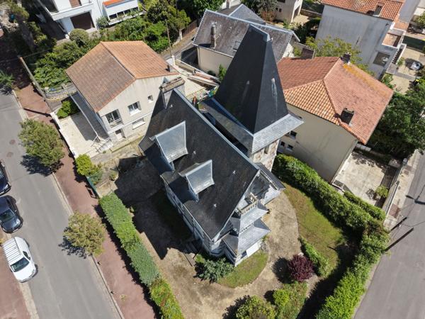 Maison
         10 pièces
        - 140 m² Bien prestige 730 000 € *