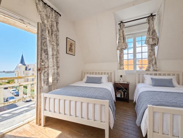 Maison
         10 pièces
        - 140 m² Bien prestige 730 000 € *