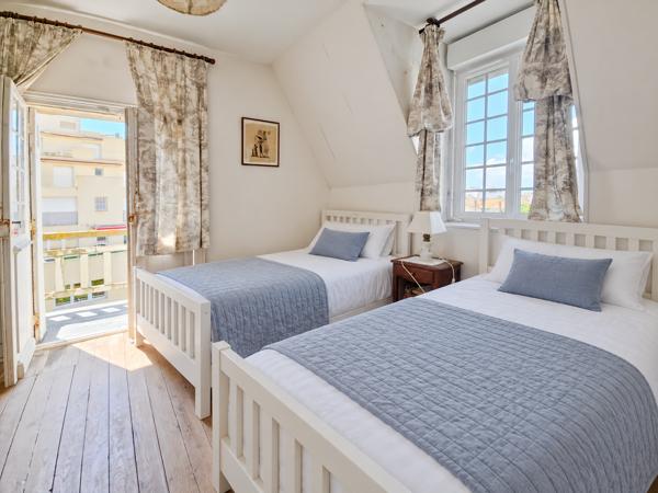 Maison
         10 pièces
        - 140 m² Bien prestige 730 000 € *