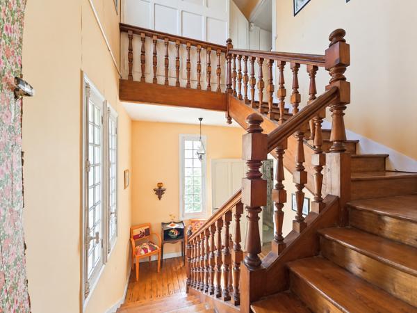 Maison
         10 pièces
        - 140 m² Bien prestige 730 000 € *