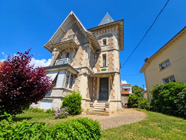 Maison
         10 pièces
        - 140 m² Bien prestige 730 000 € *