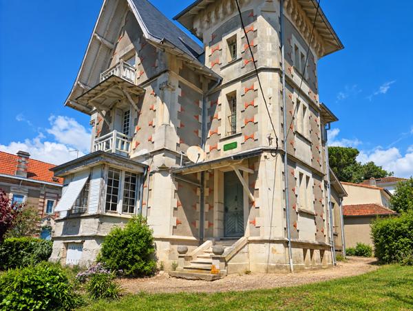 Maison
         10 pièces
        - 140 m² Bien prestige 730 000 € *