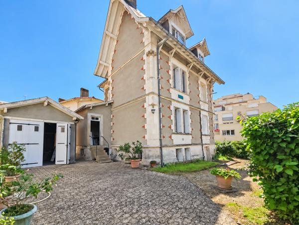 Maison
         10 pièces
        - 140 m² Bien prestige 730 000 € *