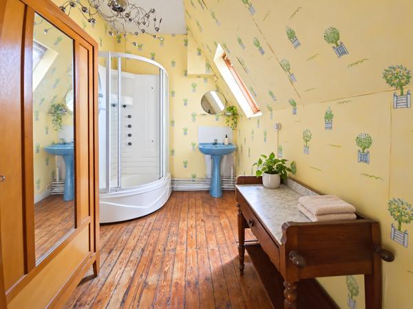 Maison
         10 pièces
        - 140 m² Bien prestige 730 000 € *