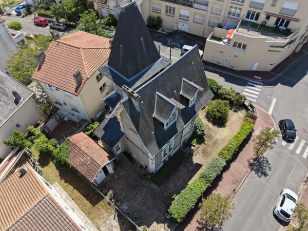 Maison
         10 pièces
        - 140 m² Bien prestige 730 000 € *
