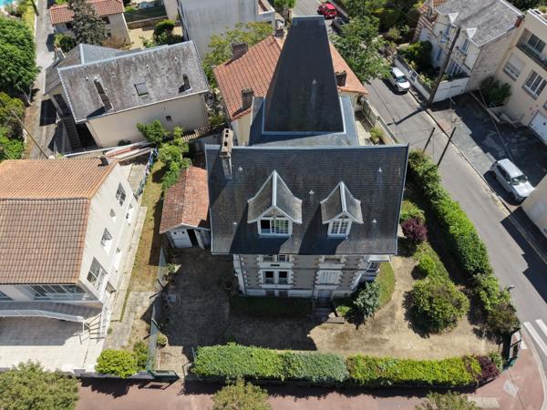 Maison
         10 pièces
        - 140 m² Bien prestige 730 000 € *