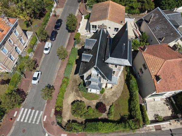 Maison
         10 pièces
        - 140 m² Bien prestige 730 000 € *
