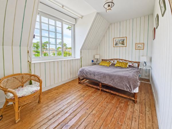 Maison
         10 pièces
        - 140 m² Bien prestige 730 000 € *