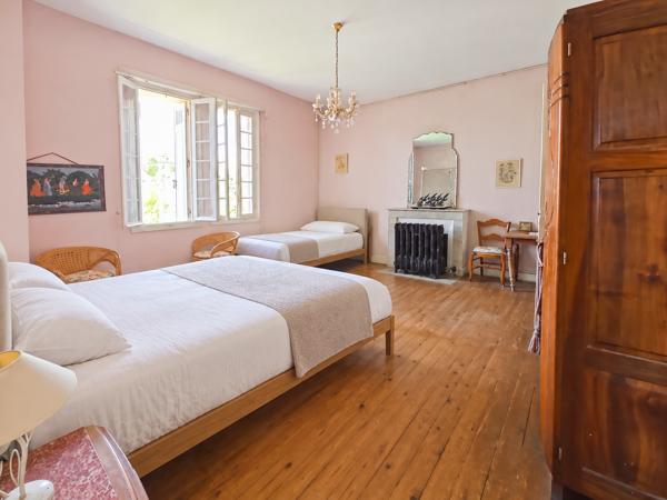 Maison
         10 pièces
        - 140 m² Bien prestige 730 000 € *