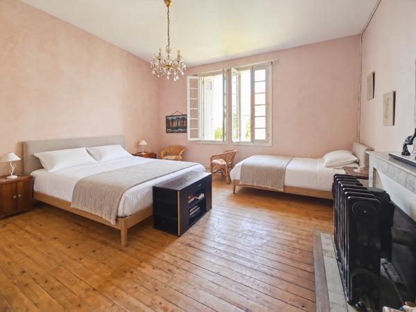 Maison
         10 pièces
        - 140 m² Bien prestige 730 000 € *