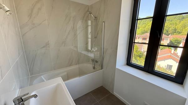Maison Vauréal village 364 900 € **  - Référence  5227