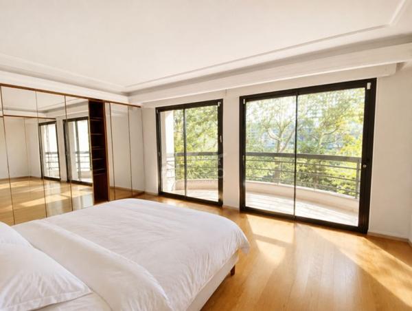 NEUILLY SUR SEINE - DUPLEX D'EXCEPTION AVEC TERRASSE ET PARKING (4/5 CHAMBRES)