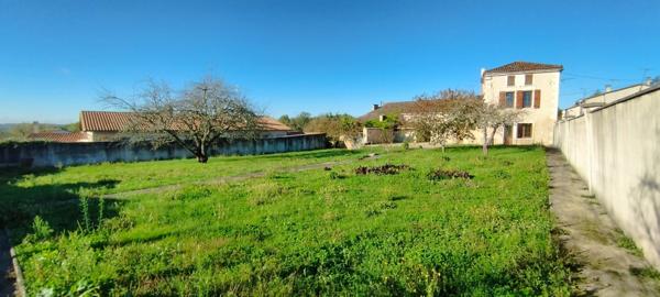 Garat. Maison 125 m² avec terrasses, jardin et garage. Terrain clos 1182m²