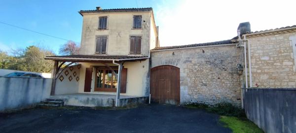 Garat. Maison 125 m² avec terrasses, jardin et garage. Terrain clos 1182m²