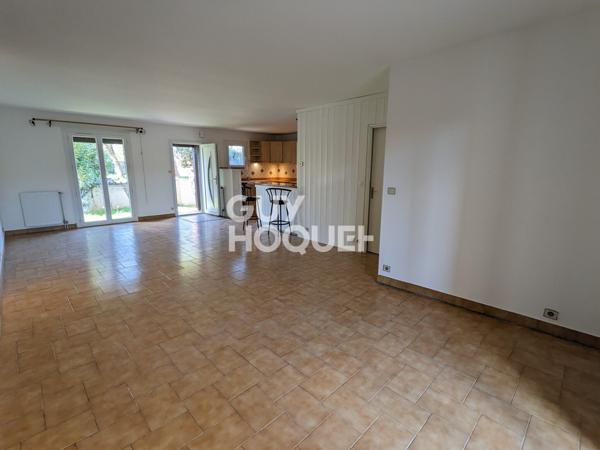 MAISON INDIVIDUELLE A LOUER - 3 CHAMBRES - GARAGE - JARDIN - 93.64 m² - PRADETTES