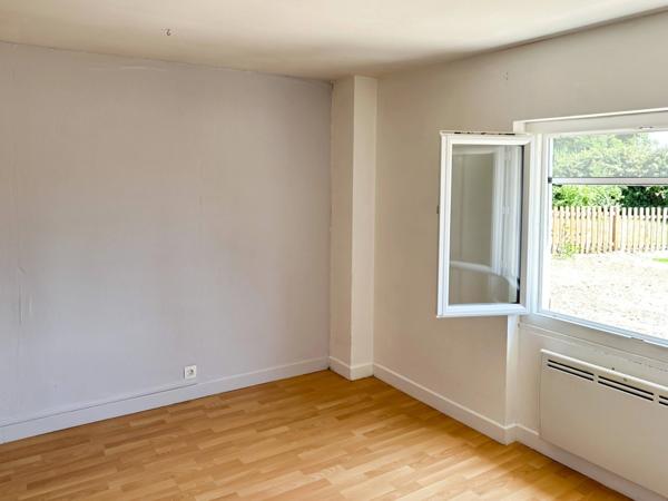 Propriete à vendre proche de VILLEFRANCHE D'ALLIER (03) Maison , granges ,écurie , garage , Terrain 10 ha