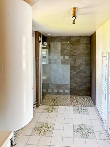 Propriete à vendre proche de VILLEFRANCHE D'ALLIER (03) Maison , granges ,écurie , garage , Terrain 10 ha