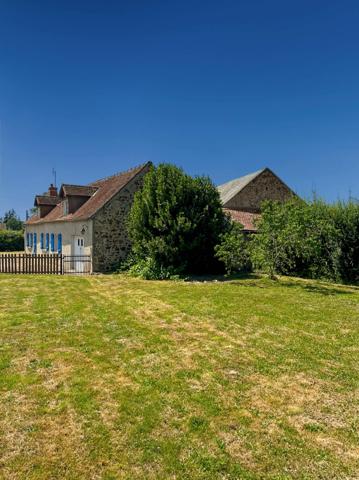 Propriete à vendre proche de VILLEFRANCHE D'ALLIER (03) Maison , granges ,écurie , garage , Terrain 10 ha