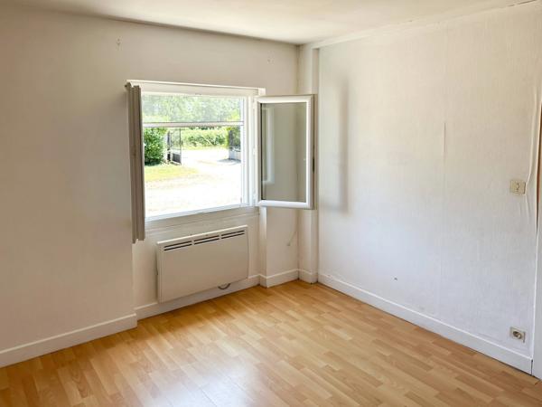 Propriete à vendre proche de VILLEFRANCHE D'ALLIER (03) Maison , granges ,écurie , garage , Terrain 10 ha