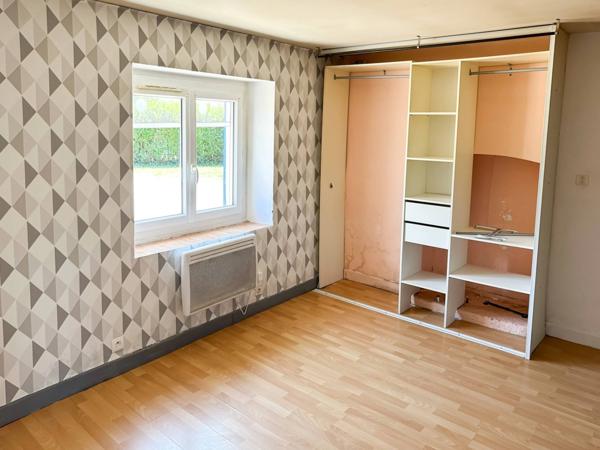 Propriete à vendre proche de VILLEFRANCHE D'ALLIER (03) Maison , granges ,écurie , garage , Terrain 10 ha