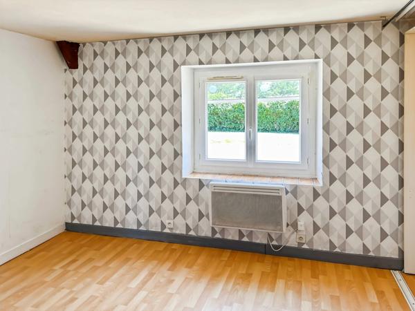 Propriete à vendre proche de VILLEFRANCHE D'ALLIER (03) Maison , granges ,écurie , garage , Terrain 10 ha