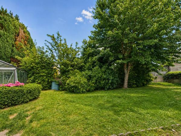 Maison familiale 4 chambres avec jardin et garage à Saint-Pol-de-Léon