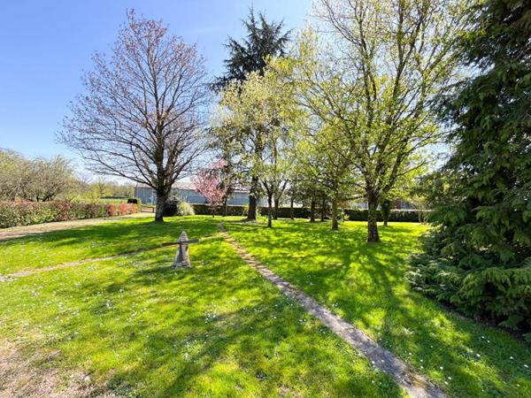 Maison Val Fouzon 11 pièce(s) 254 m2