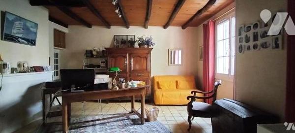 EXCLUSIVITE LMBS. IDEAL FAMILLE NOMBREUSE! Dans le bourg de Périgné proche écoles et commerces ...