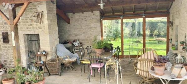 EXCLUSIVITE LMBS. IDEAL FAMILLE NOMBREUSE! Dans le bourg de Périgné proche écoles et commerces ...