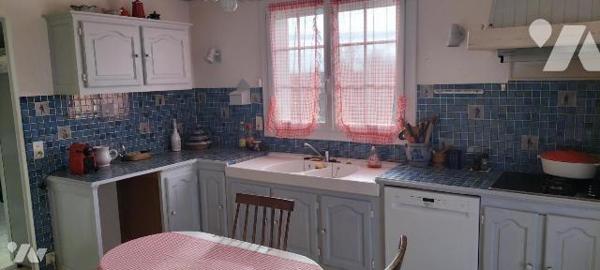 EXCLUSIVITE LMBS. IDEAL FAMILLE NOMBREUSE! Dans le bourg de Périgné proche écoles et commerces ...