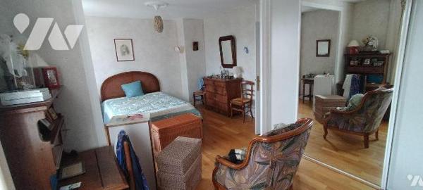 EXCLUSIVITE LMBS. IDEAL FAMILLE NOMBREUSE! Dans le bourg de Périgné proche écoles et commerces ...