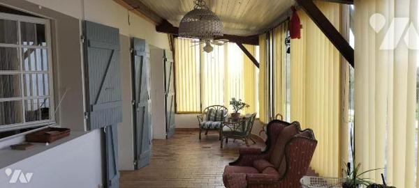 EXCLUSIVITE LMBS. IDEAL FAMILLE NOMBREUSE! Dans le bourg de Périgné proche écoles et commerces ...