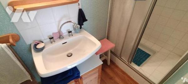 EXCLUSIVITE LMBS. IDEAL FAMILLE NOMBREUSE! Dans le bourg de Périgné proche écoles et commerces ...